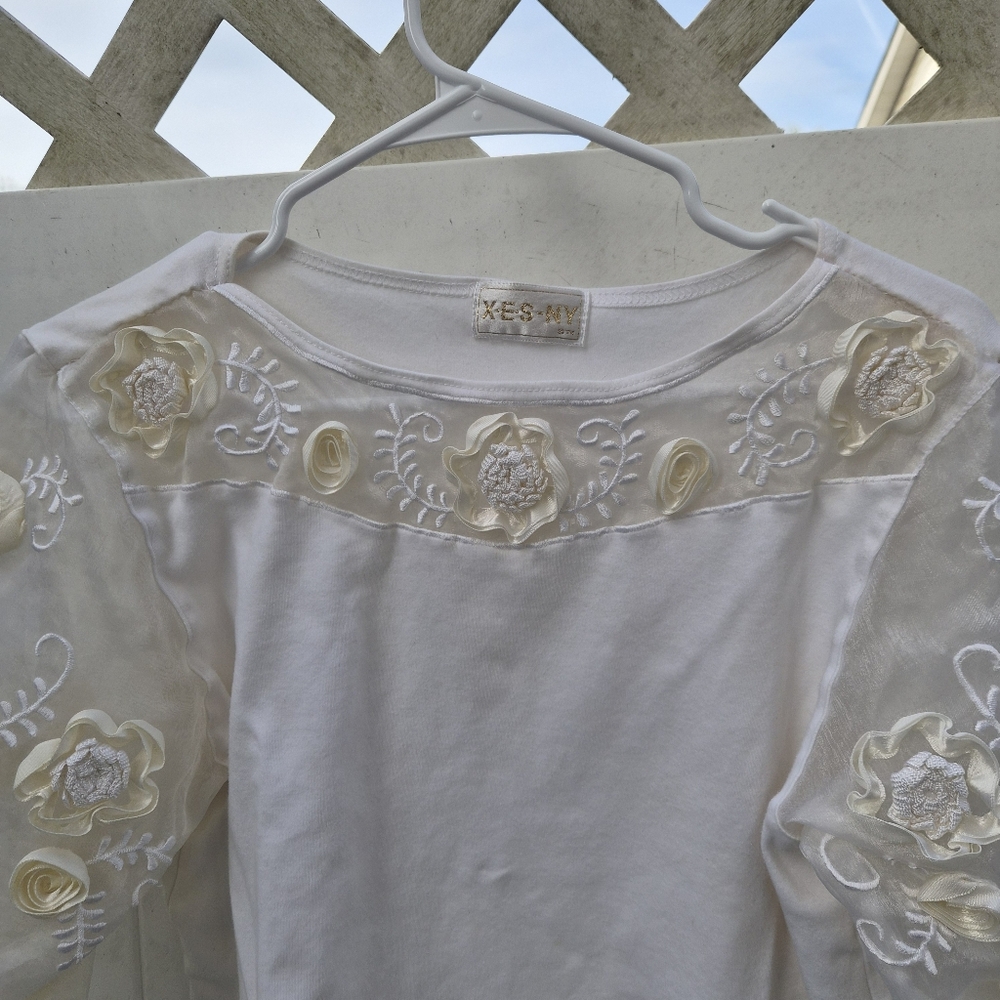 Vtg Y2K XES New York White Top Sheer Organza 3D Floral Applique Sleeves Womens L